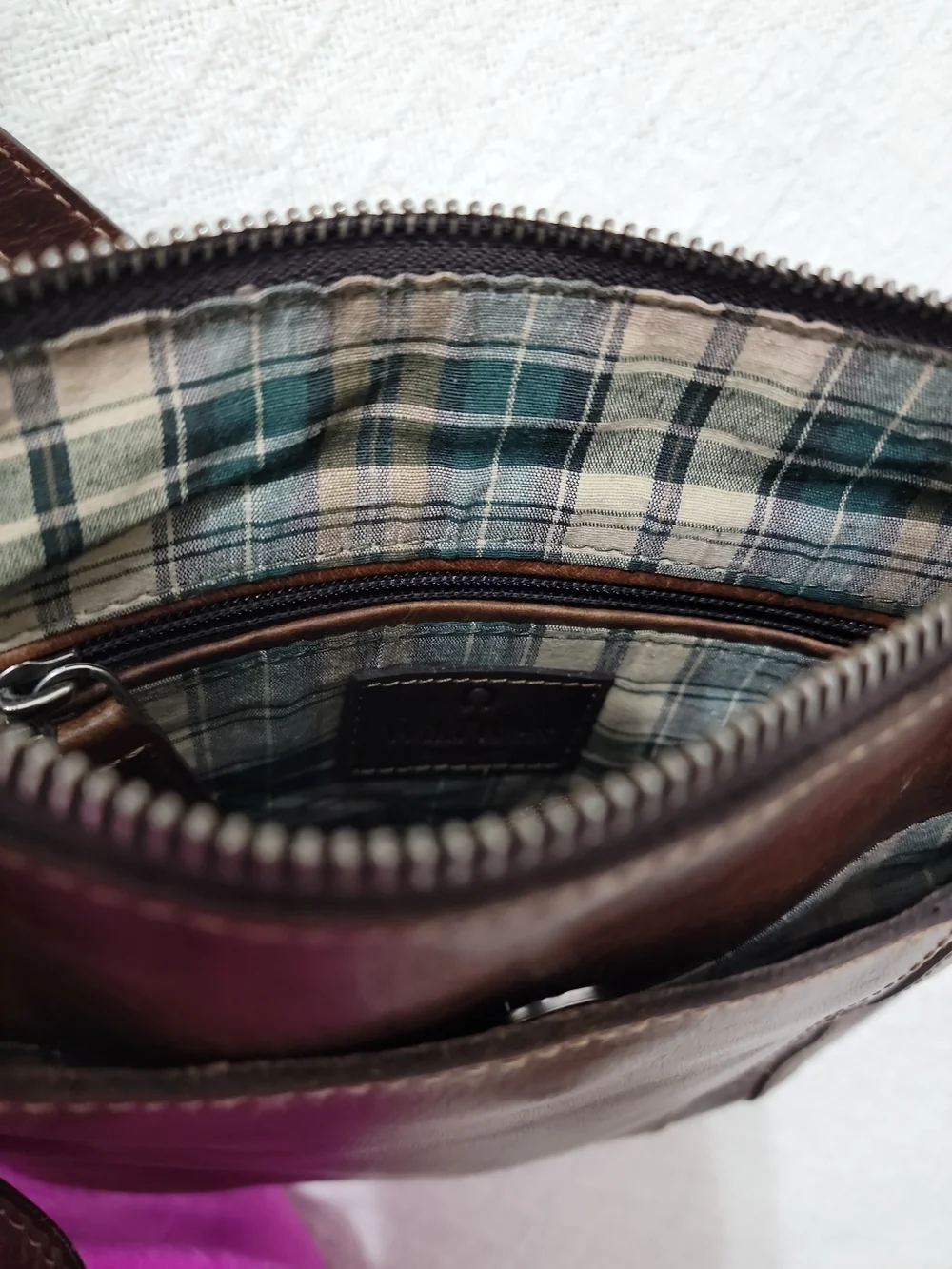 Classic Brown Leather Messenger Bag with Adjustable Strap